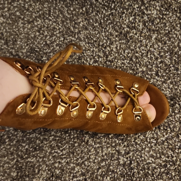 BellaMarie Tan heels - Picture 3 of 6